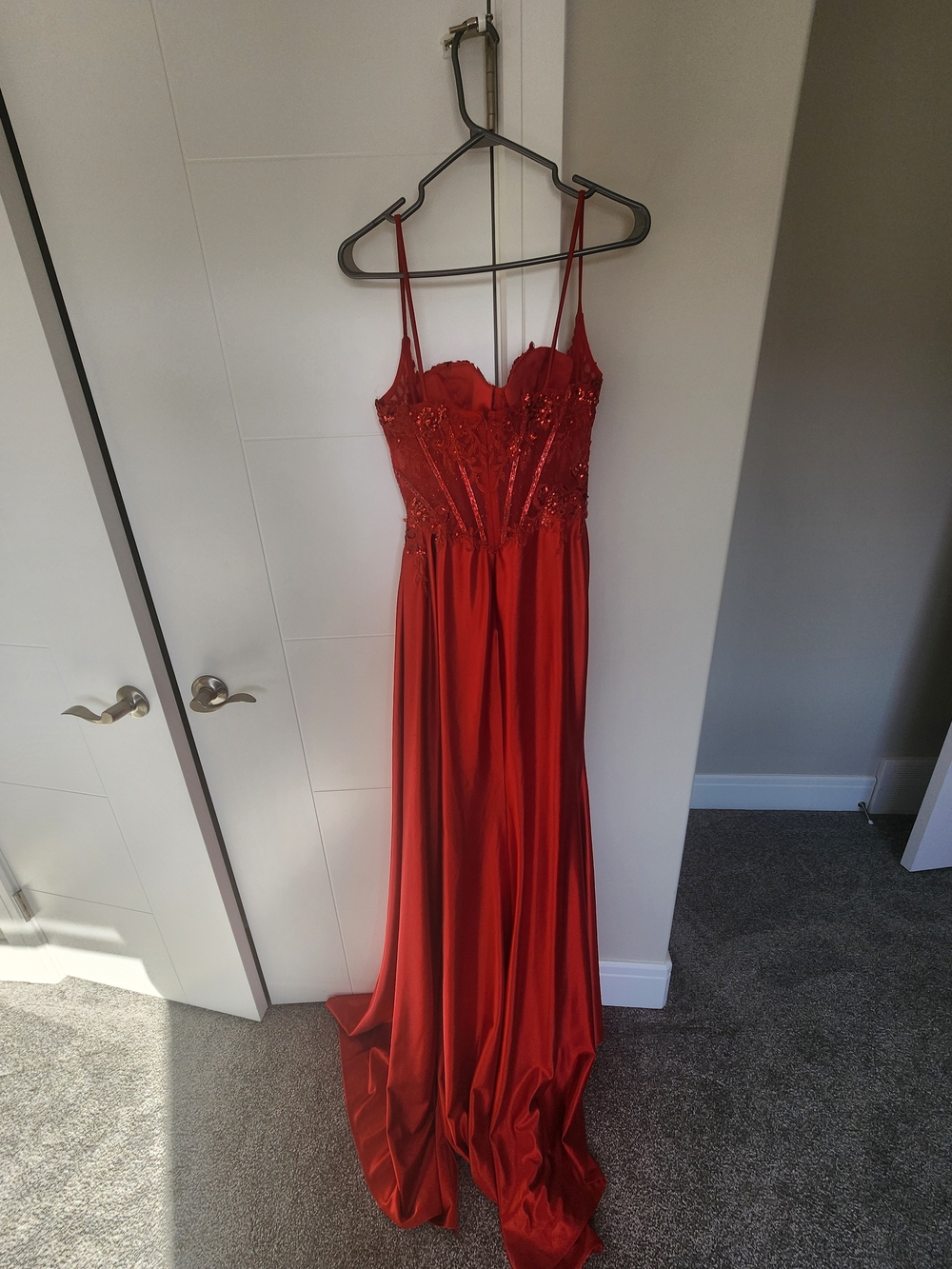 Elegant Red Sequin Spaghetti-Strap Prom Dress